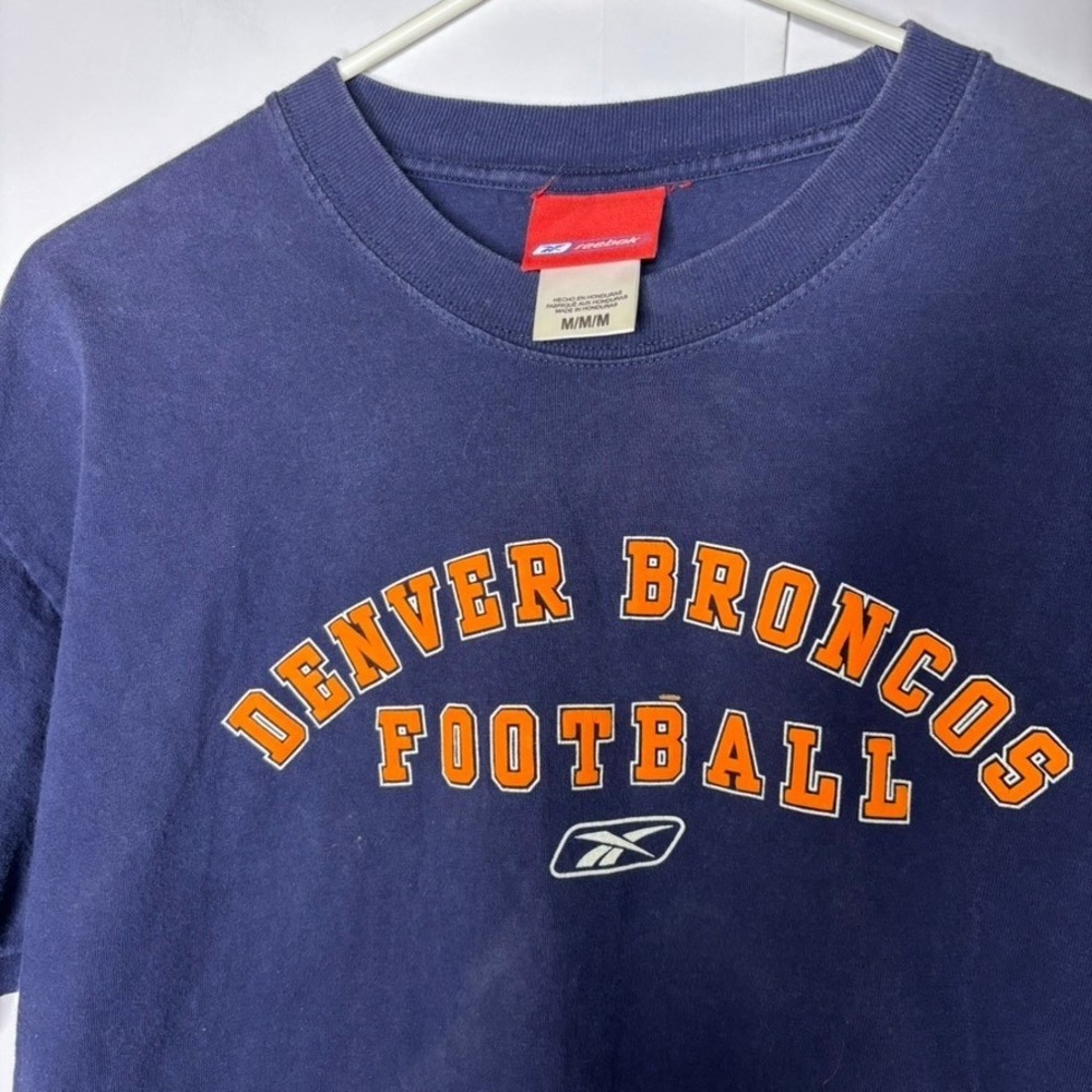 Reebok Medium Denver Broncos Football‎ T Shirt Mens Navy Blue Short Sleeve Tee - Picture 2 of 6